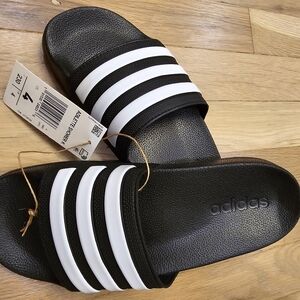 Adidas Adilette shower slides/slippers big kids size 4.